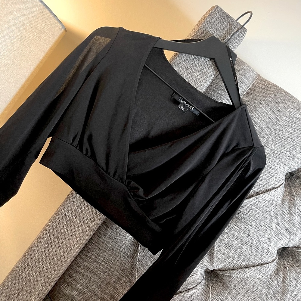 Black slit sleeve crop top large